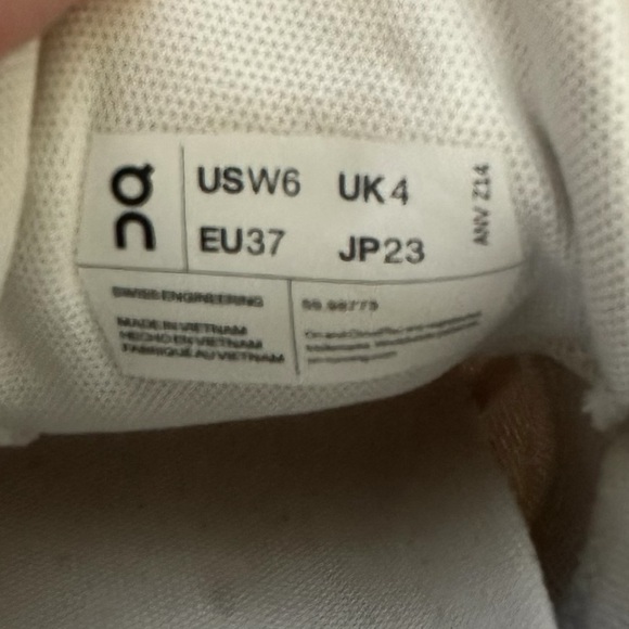 On ~ Women’s off white/Taupe Running & Training Shoe ~ Size 6 - Picture 11 of 12